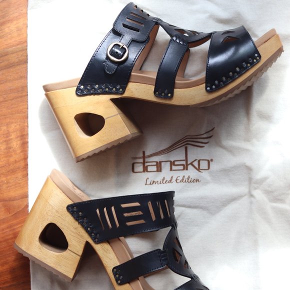 Dansko Shoes - NEW never worn Dansko Black Oralee Platform Sandal
